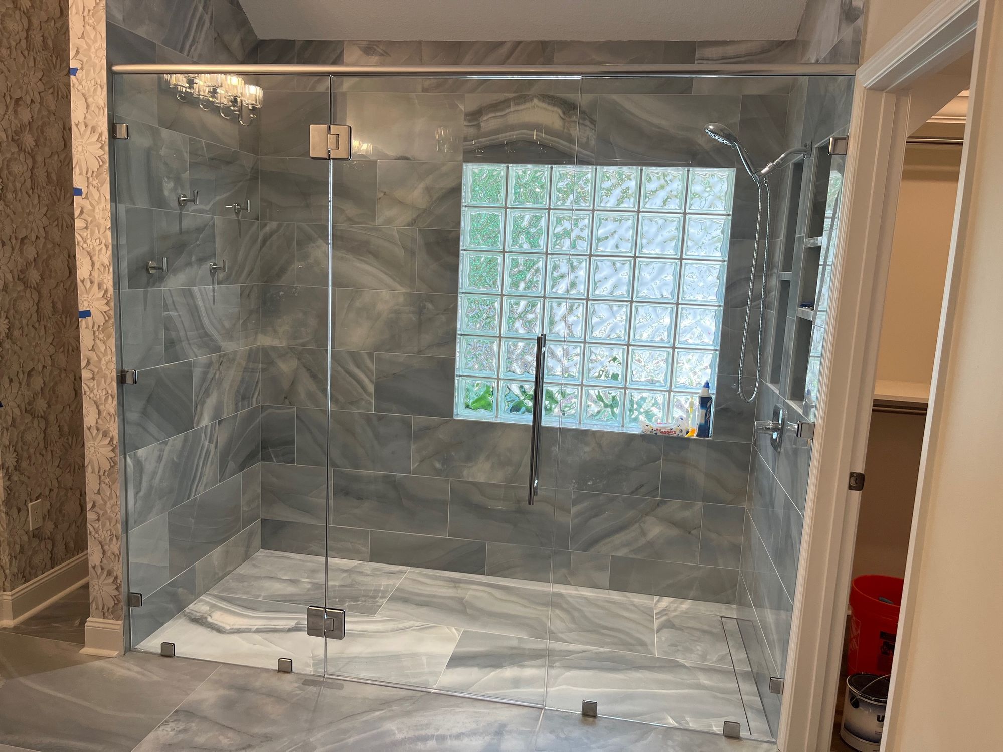Custom Glass Shower Doors: The Perfect Blend of Luxury and Practicality